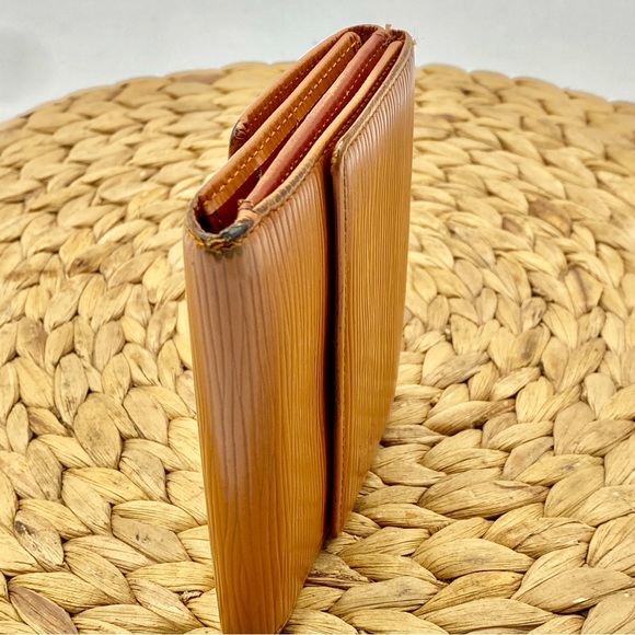 LOUIS VUITTON LOGO CARAMEL BROWN EPI LEATHER BIFOLD BRASS MONEY WALLET POUCH - Picture 6 of 11